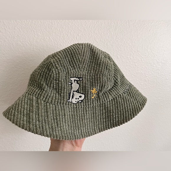 Zara Accessories Zara Snoopy Corduroy Bucket Hat Infant Size Green